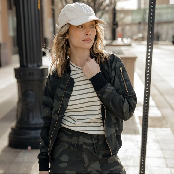 Albion Women's Green Camouflage Bomber Jacket - Picture 7 of 15